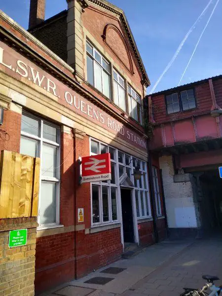 Queenstown Road station